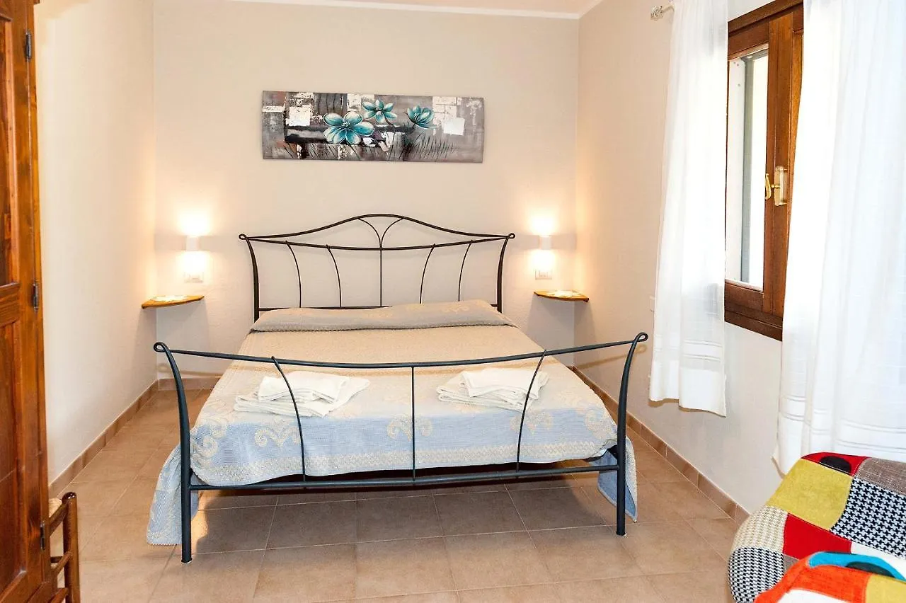 فندق مبيت وإفطار سان تيودورو Lu Lioni Rooms