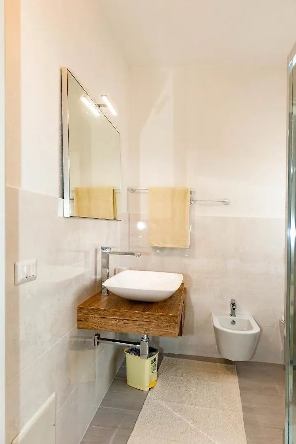 فندق مبيت وإفطار سان تيودورو Lu Lioni Rooms
