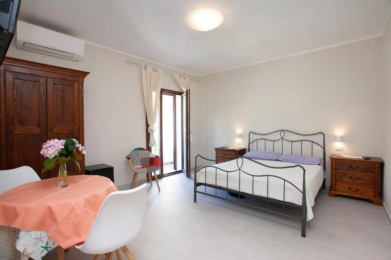 سان تيودورو Lu Lioni Rooms فندق مبيت وإفطار سان تيودورو