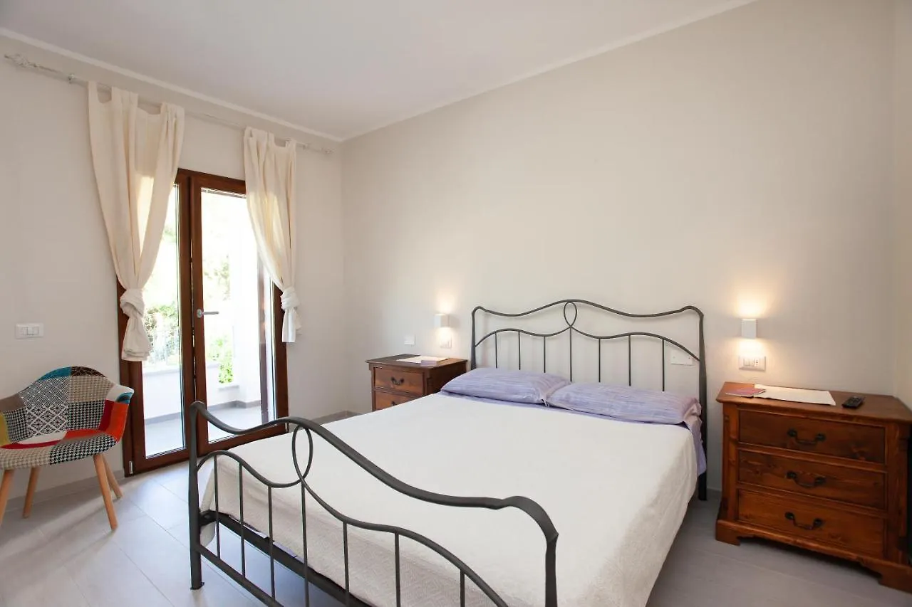 فندق مبيت وإفطار سان تيودورو Lu Lioni Rooms